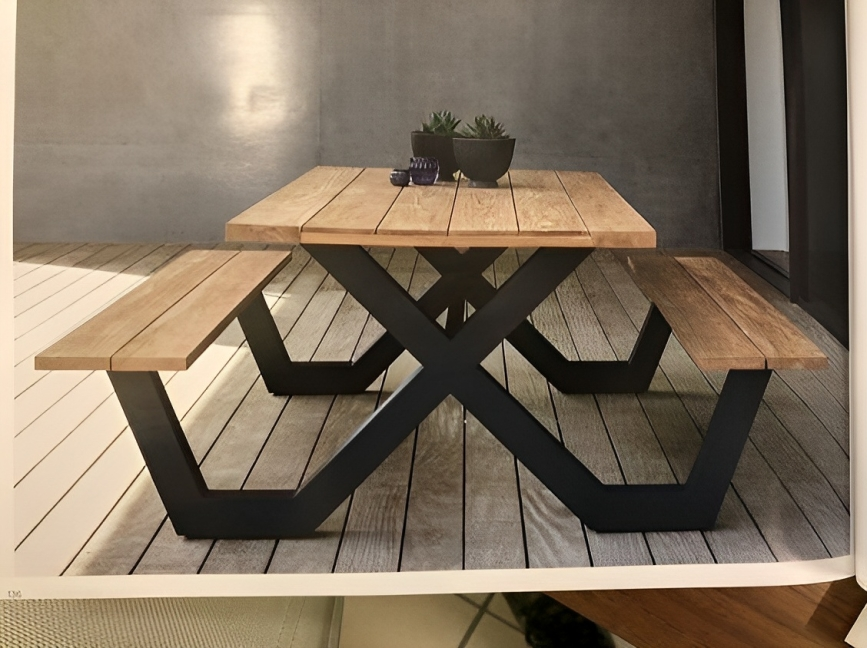 Conjunto de picnic con mesa y bancos de madera maciza y estructura de metal negro