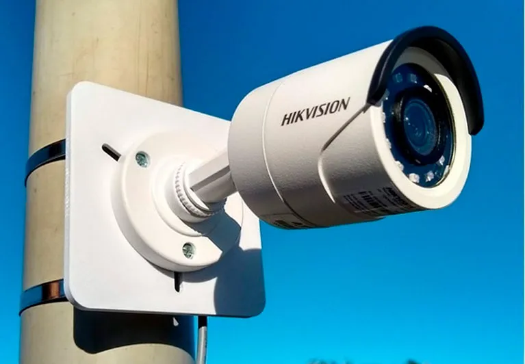 Soporte Adaptador de Montaje en Poste para Cámaras Bullet CCTV